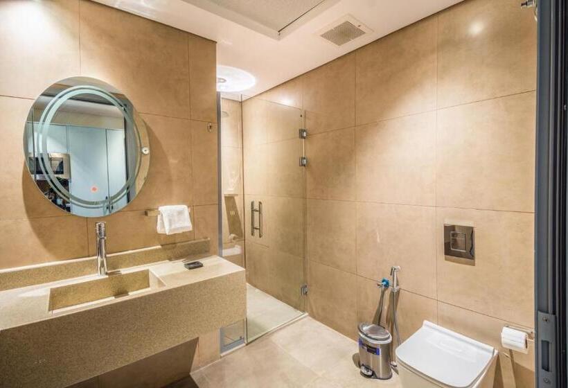 اتاق لوکس با تخت بزرگ, Ewaa Express Hotel   Tabuk