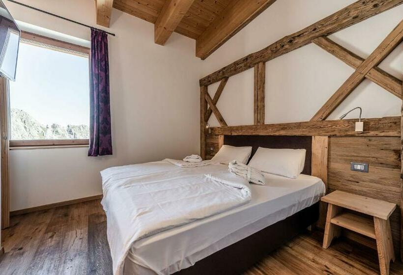 غرفة قياسية مطلة على الجبل, Capanna Presena