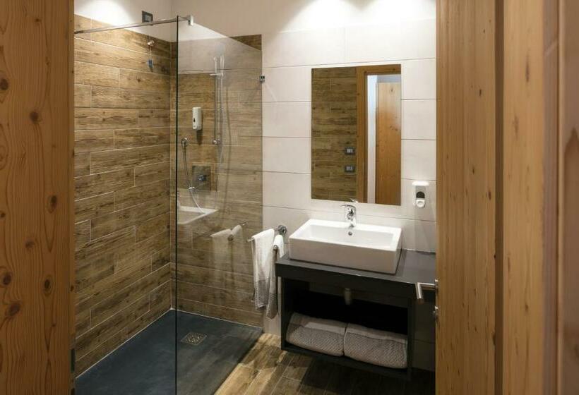 غرفة قياسية مطلة على الجبل, Capanna Presena