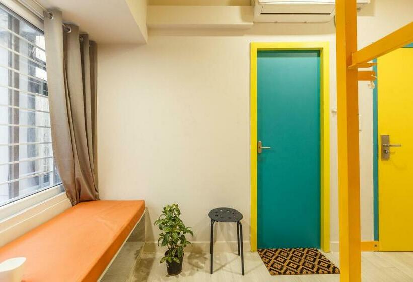 اتاق لوکس, Locul Central   Church Street