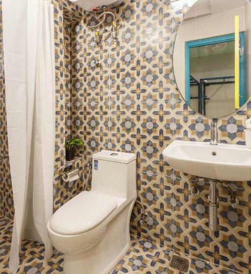 اتاق لوکس, Locul Central   Church Street