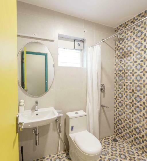 اتاق لوکس, Locul Central   Church Street