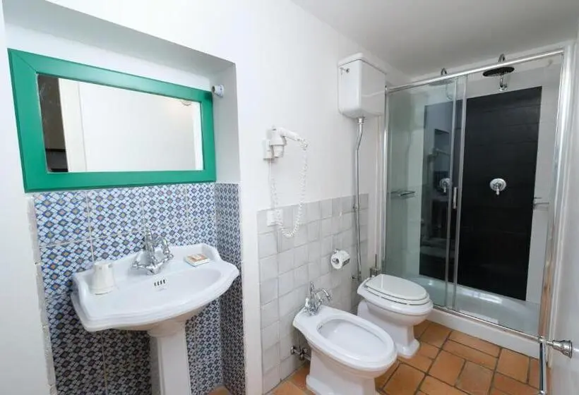 Deluxe Kolmen Hengen Huone, Borgo Santuri