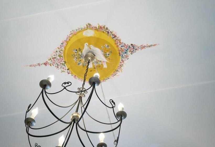 デラックストリプルルーム, Borgo Santuri