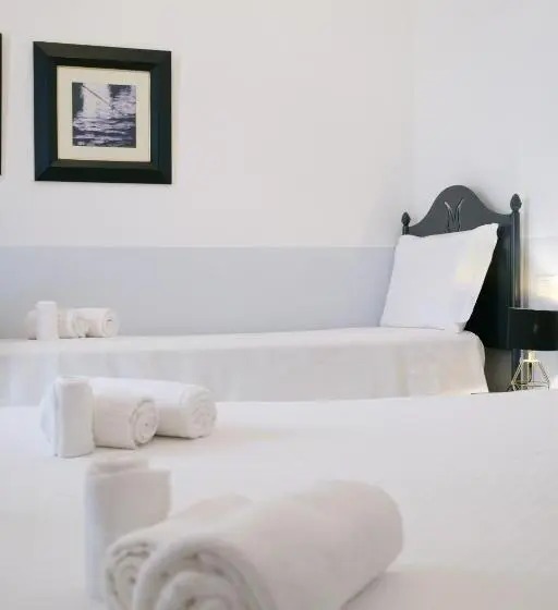 Deluxe Kolmen Hengen Huone, Borgo Santuri