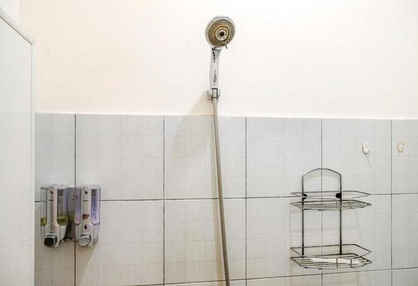 经济房, Pondok Malabar Mitra Reddoorz