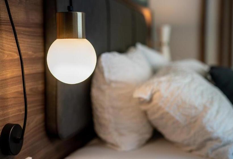 Люкс Вид на Реку, Metropol Apartments & Suites