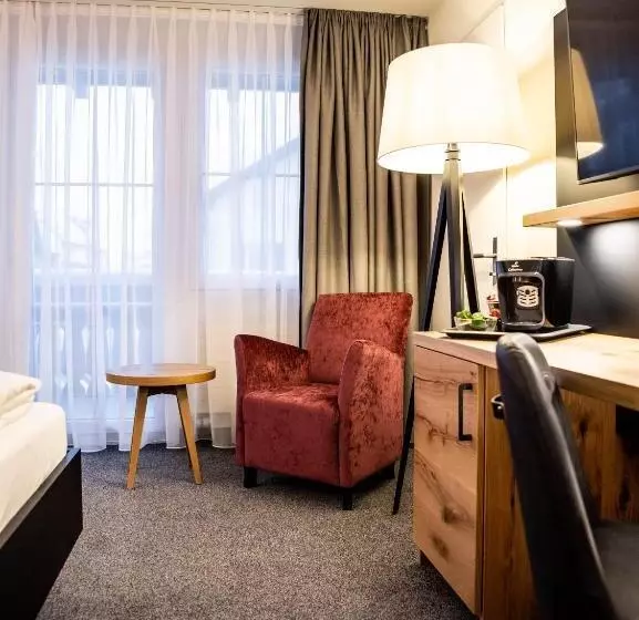 スタンダードトリプルルーム, Alpenhotel Schlüssel