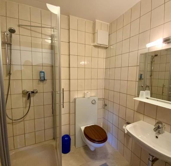 스탠다드 싱글 룸, Attaché