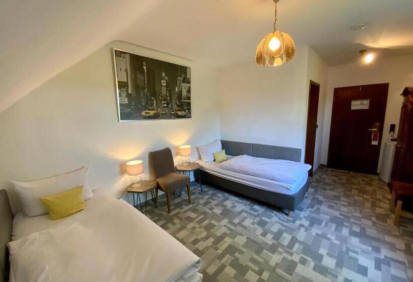 스탠다드 룸, Attaché