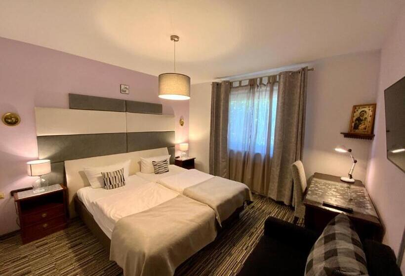 스탠다드 룸, Attaché