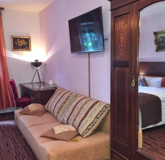 스탠다드 룸, Attaché