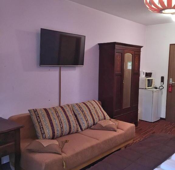 스탠다드 룸, Attaché