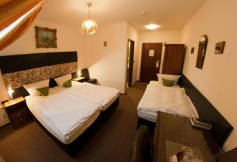 스탠다드 트리플 룸, Attaché