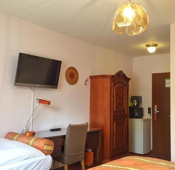 스탠다드 트리플 룸, Attaché