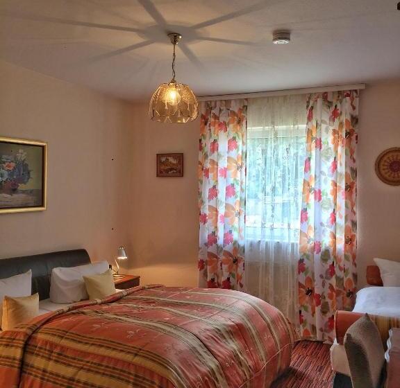 스탠다드 트리플 룸, Attaché