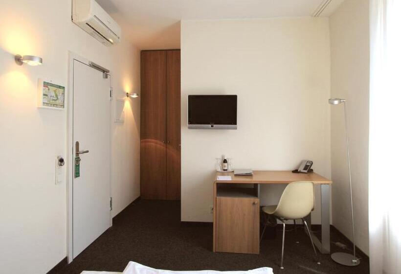 컴포트 싱글 룸, Chelsea