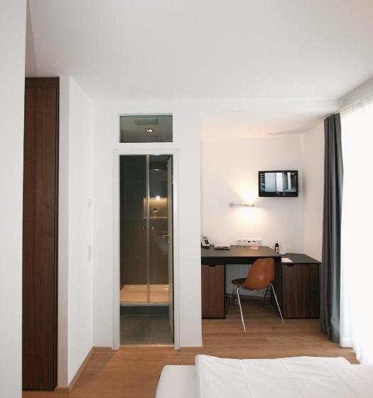 컴포트 싱글 룸, Chelsea