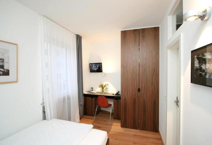 컴포트 싱글 룸, Chelsea