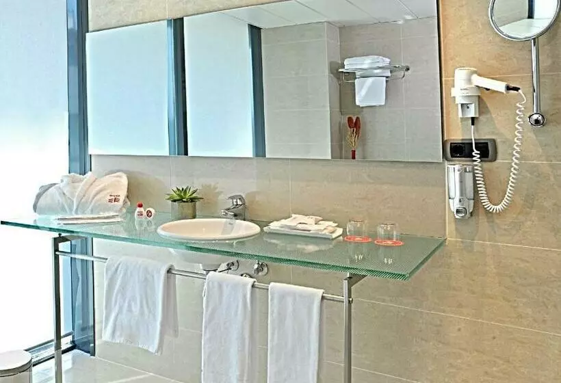 اتاق استاندارد سه نفره, Civis Luz Castellón 4s
