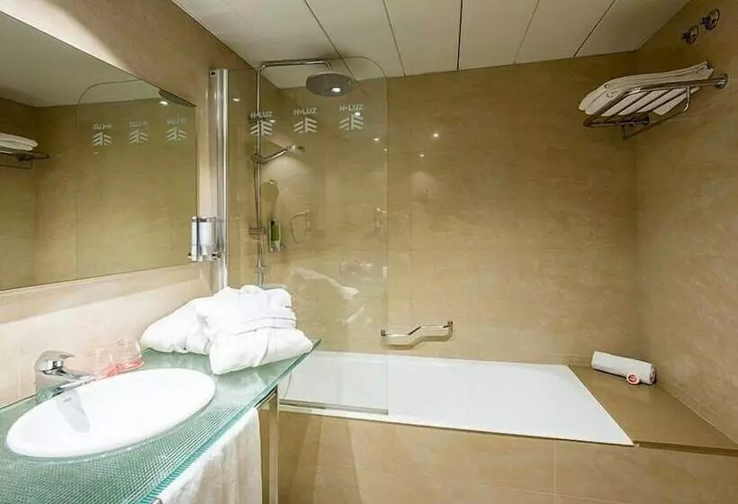 اتاق استاندارد سه نفره, Civis Luz Castellón 4s