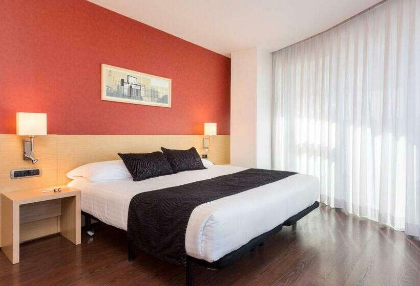 带城市景观和大床的豪华房间, Civis Luz Castellón 4s