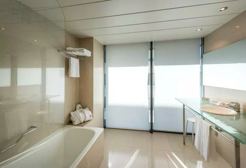اتاق دلوکس با تخت کینگ و چشم‌انداز شهر, Civis Luz Castellón 4s