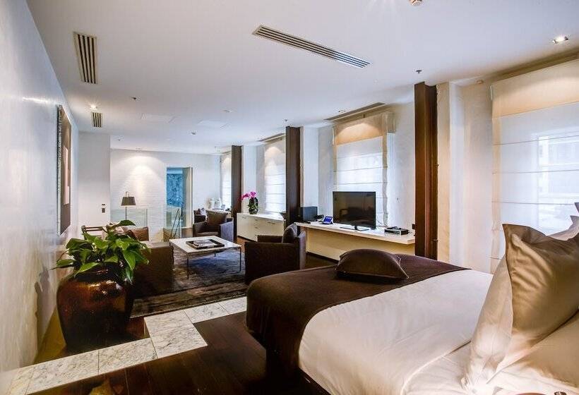 펜트하우스 룸, Establishment