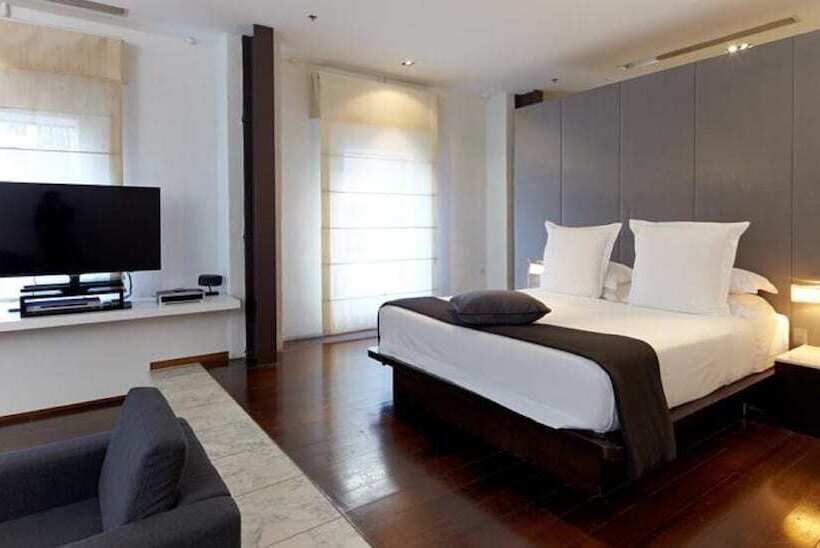 펜트하우스 룸, Establishment