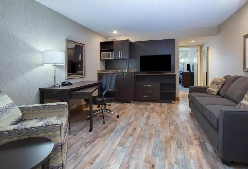 سوئیت با تخت بزرگ, Holiday Inn Express Hotel & Suites Uptown Fredericton, An Ihg