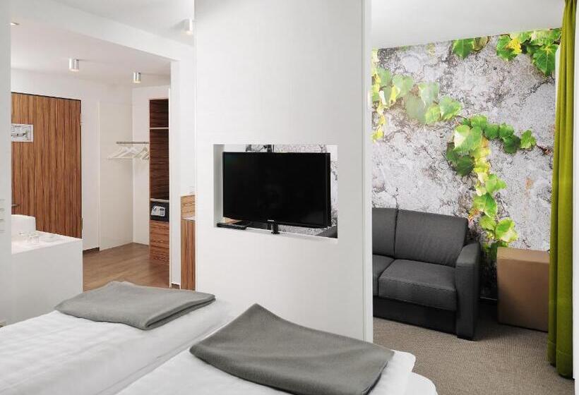 חדר קומפורט, Inndependence