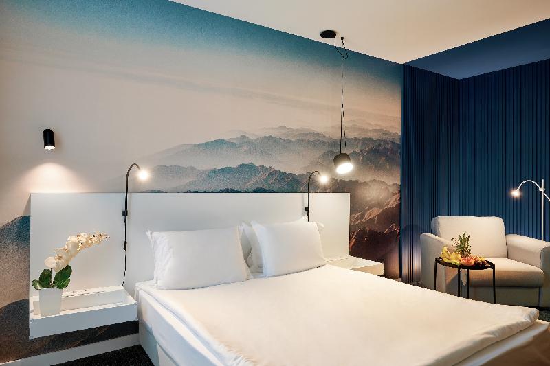 غرفة قياسية مطلّة علي البحر مزوَّدة بشُرفة, Sheraton Oceanfront