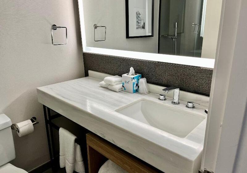 غرفة قياسية سرير كينج, Sheraton Oceanfront