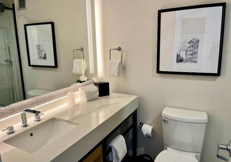 غرفة قياسية سرير كينج, Sheraton Oceanfront