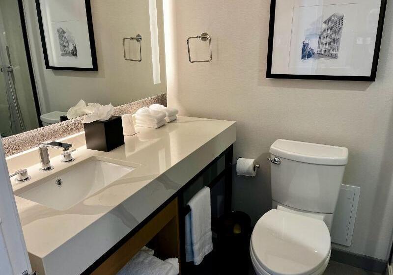 غرفة قياسية سرير كينج, Sheraton Oceanfront