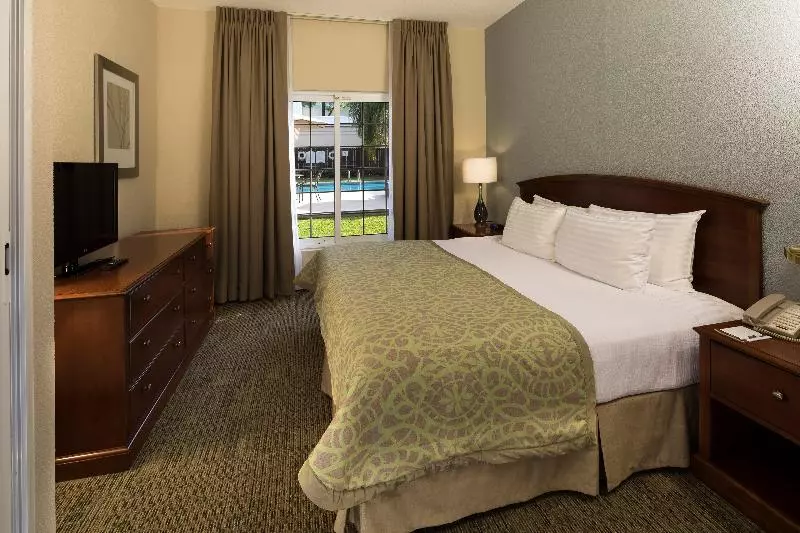 キングサイズベッドのスイートルーム, Staybridge Suites Monterrey San Pedro, An Ihg