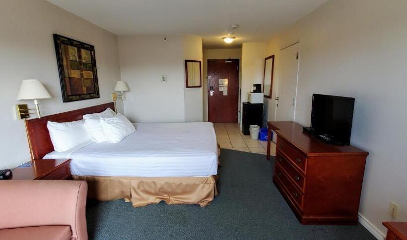 Deluxe Room King Size Bed, Travelodge By Wyndham Stony Plain