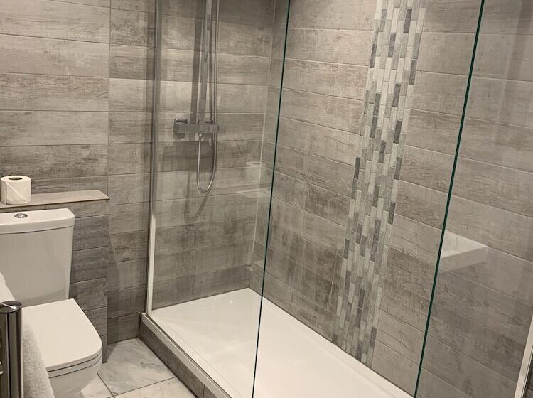 חדר אקזקיוטיב, The Trouville Bournemouth