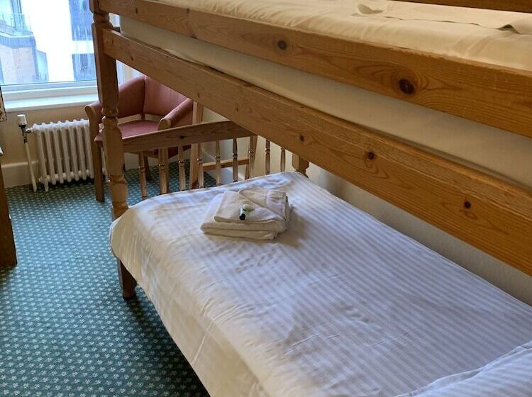Quarto Familiar, The Trouville Bournemouth