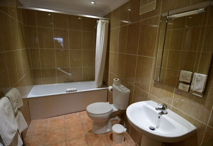 Quarto Familiar, The Trouville Bournemouth