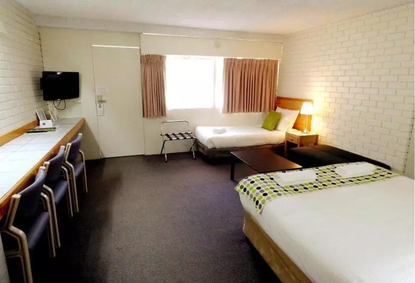 Deluxe Quadruple Room, Wanderlight Motor Inn