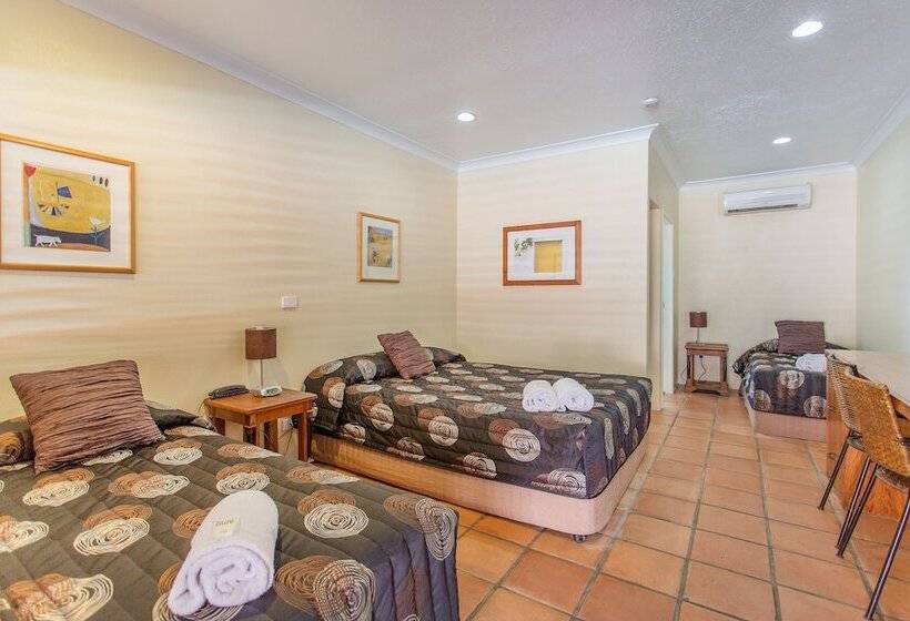 غرفة عائلية, Mackay Rose Motel