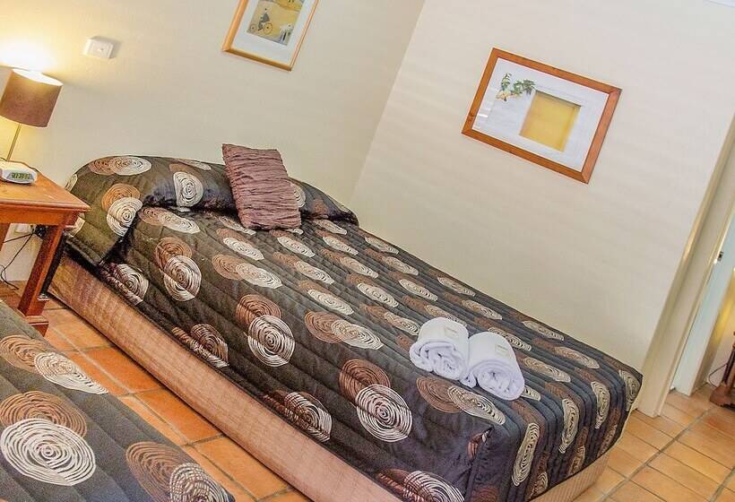 غرفة عائلية, Mackay Rose Motel
