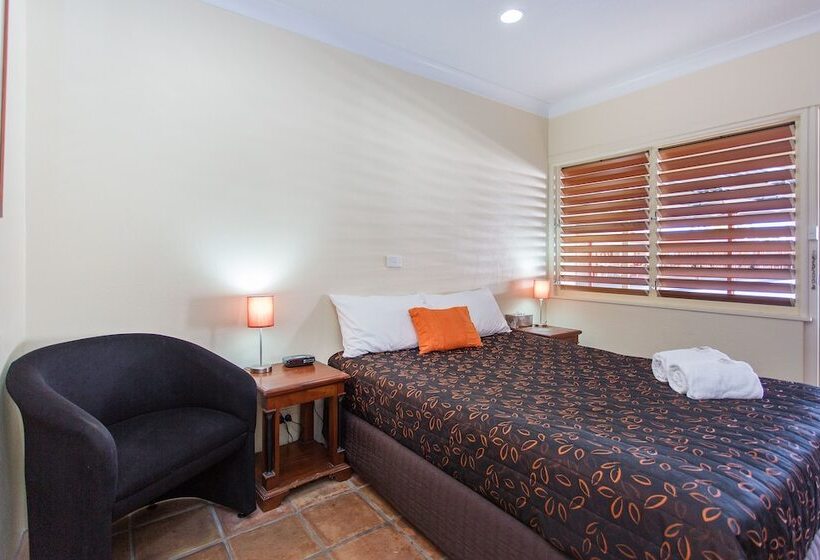 غرفة عائلية, Mackay Rose Motel