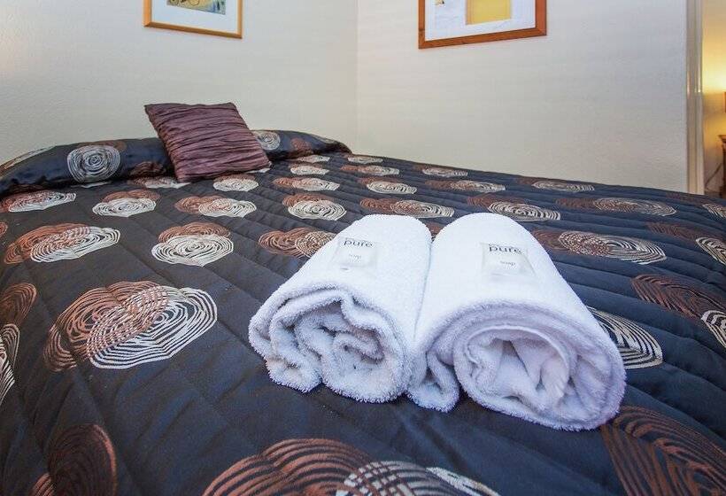 غرفة عائلية, Mackay Rose Motel