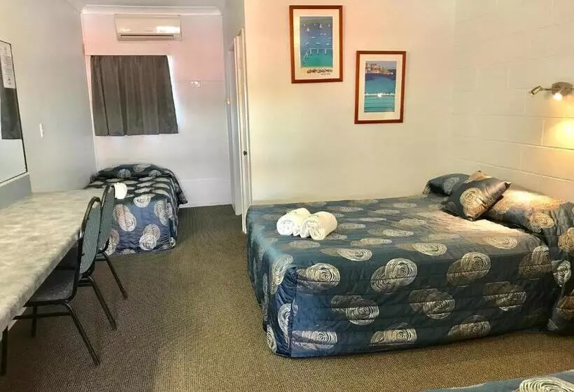 اتاق خانوادگی, Mackay Rose Motel