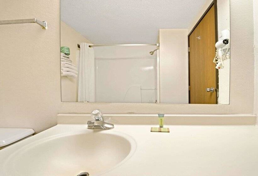 Номер Стандарт 2 Двуспальные Кровати, Super 8 By Wyndham Plano/dallas Area