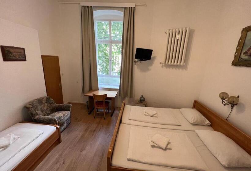 اتاق استاندارد سه نفره, Pension Spree