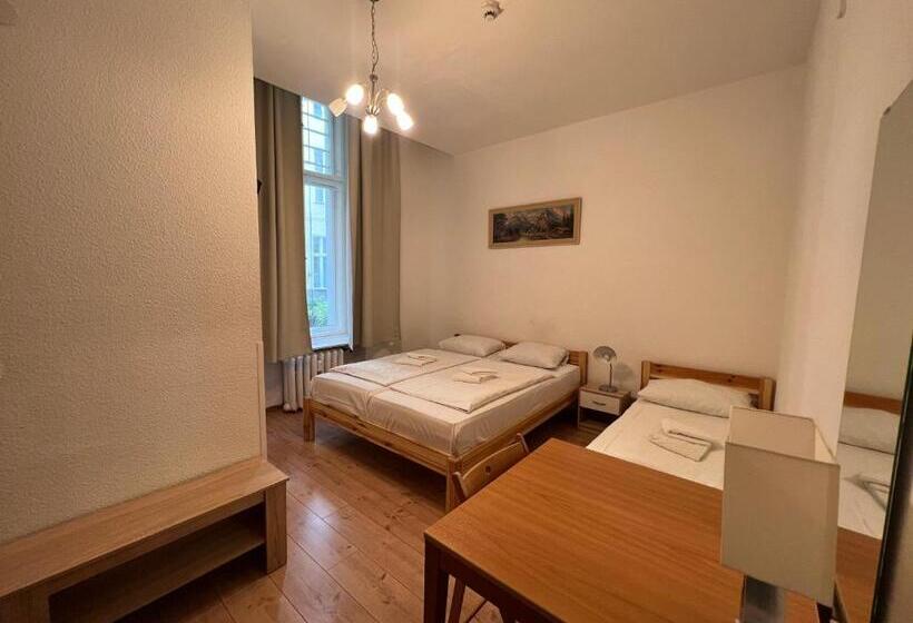 اتاق استاندارد سه نفره, Pension Spree