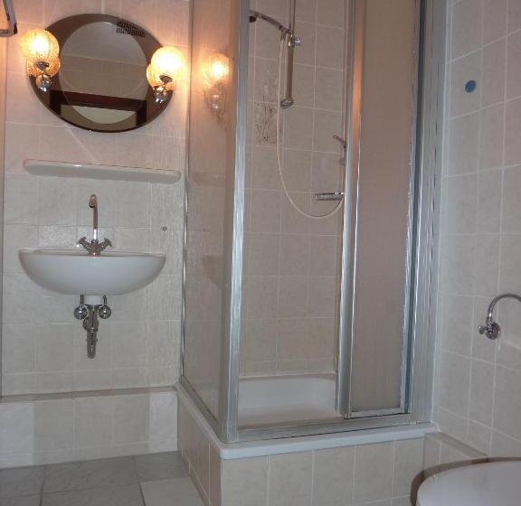 اتاق خانوادگی, Pension Spree